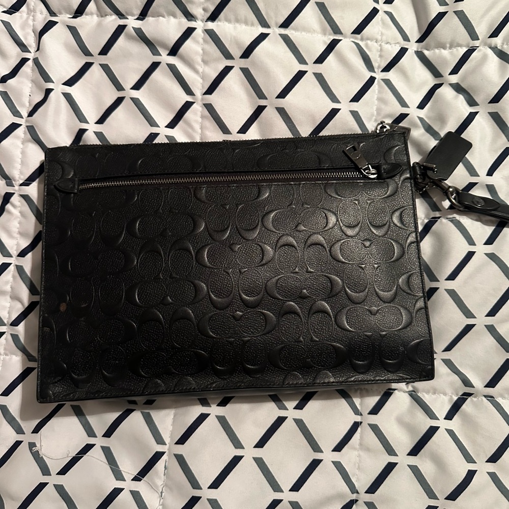 Pouch Wristlet In Crossgrain Signature Leather